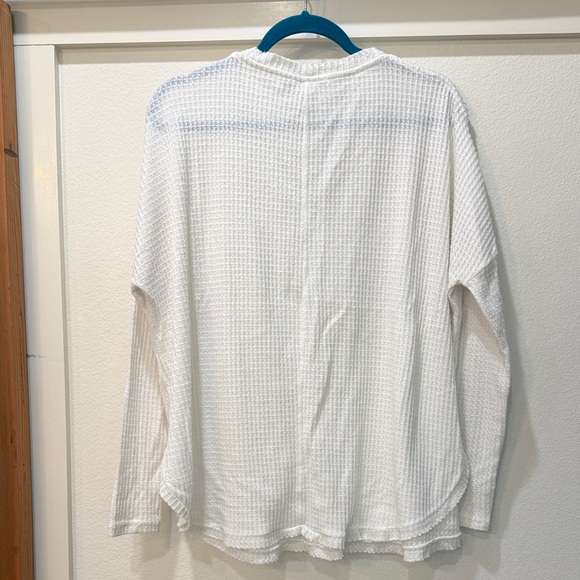 White Textured Button-Up Tunic - Picture 3 of 3